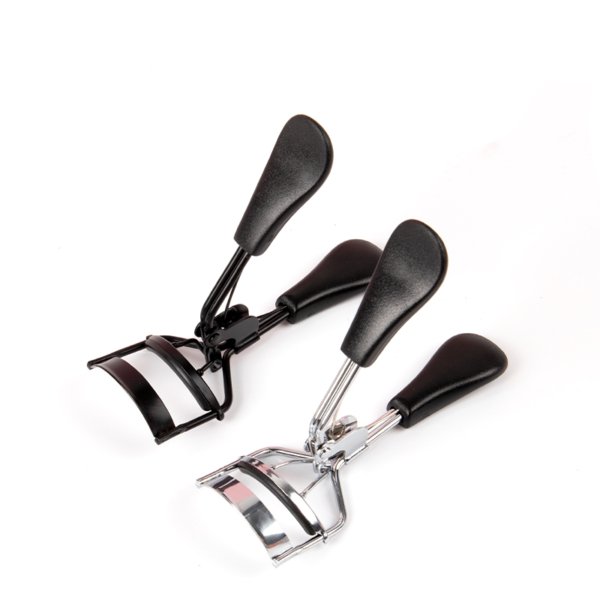 SANGAM Eyelash Curler in black and silver showing steel bracket, ergonomic handle, and non-slip rubber mat. Title: